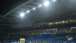 В Англия пускат по 1000 души на стадионите от 1 октомври