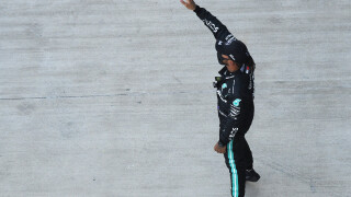 Хамилтън потегля пръв и в Русия