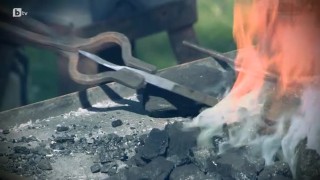 Фермерите изучават ковашкия занаят