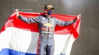 Верстапен триумфира у дома и поведе във Формула 1