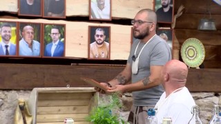 Мъжете намират снимките на жените, които предстои да влязат във Фермата
