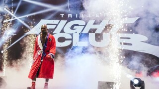 Завърналият се Холифийлд удържа по-малко от 2 минути на ринга