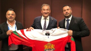 Хокейната федерация ще си сътрудничи с Русия, подари екип на Путин