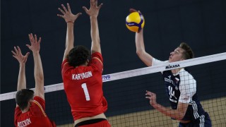 България загуби от Полша, но продължава напред на световното (ВИДЕО)