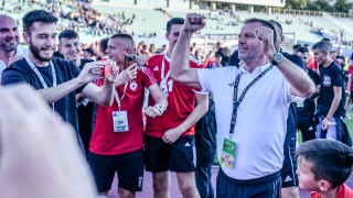 Стойчо Младенов се извини за снимка с обиден надпис за 