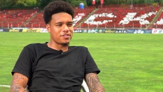 Брадли де Нойер за 