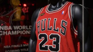 Платиха $10 млн. за потник на Майкъл Джордан