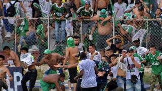 1400 фенове биха играчи в Колумбия