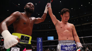 Мейуедър бързо нокаутира японски инфлуенсър