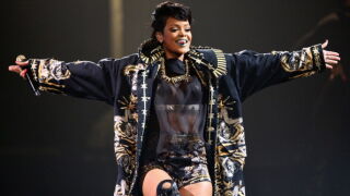 Риана ще е звездата на почивката на Супербоул