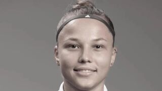 Футболистка падна от скала, загина на място