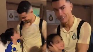 Роналдо умили с прегръдка за сляпа фенка (ВИДЕО)