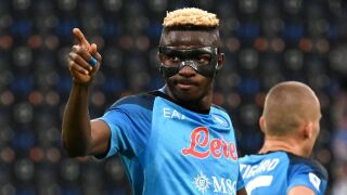 Наполи се гаври с Осимен, той плаши със съд (ВИДЕО)