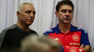 Христо Стоичков зове: Да защитим герба на България!