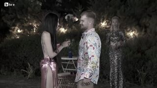 Раят за Валентин приключи - Емили го отряза (ВИДЕО)