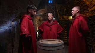 Как предателите в &quot;Traitors: Игра на предатели&quot; провеждат конклава през нощта, без да бъдат разкрити? (ВИДЕО)