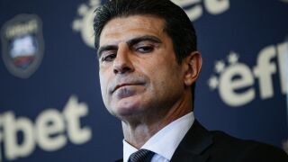 Гонзо за залагалите на мачове: По-добре ли е 50 човека да не играят 6 месеца? 