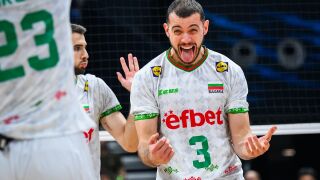 Навън 45 градуса, в залата - 50! Как са тренирали волейболистите ни за световното първенство?