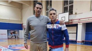 Роби Уилямс подгря с баскетбол преди грандиозното шоу в София