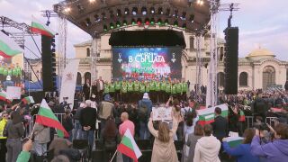 ОНЛАЙН РЕПОРТАЖ: Завръщането на волейболните герои у дома!