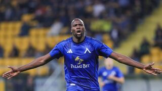 Левски се върна на върха с гол на Сангаре 