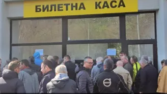 Истерия за билети преди Ботев - Левски (СНИМКИ+ВИДЕО)