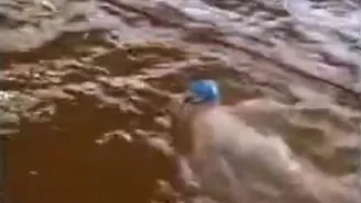 Деца в кафявата вода: Шокиращи кадри от басейна в Перник (ВИДЕО)