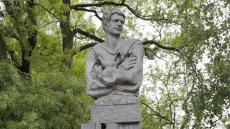 Паметникът на Георги Аспарухов вече има осветление