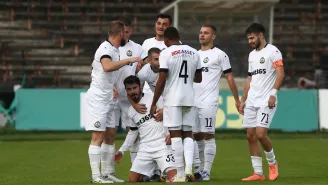 И 