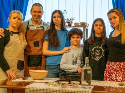 Ето как Чавдар от „Фермата“ 7 приготвя погача