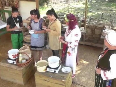 Палавите баби учат фермерите как се прави боза