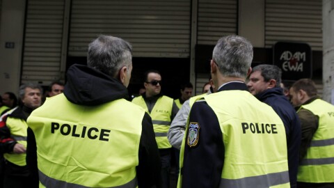 Гърция разби мащабна мрежа за трафик на хора: Десетки непалци експлоатирани в земеделието