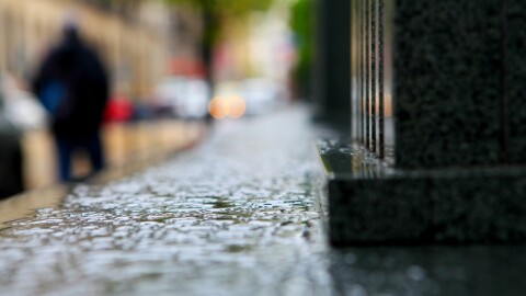 Червен код за много опасно време в 3 области в петък, оранжев код - за 8 други (КАРТИ)