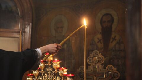 Благодатният огън от Йерусалим пристигна в България