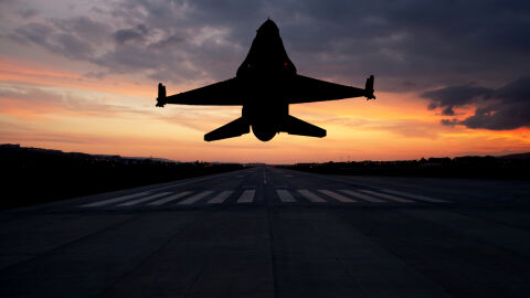 Военен самолет се разби в Казахстан