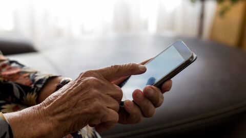 След обаждане от мним полицай: 84-годишна жена е измамена с хиляди левове и евро