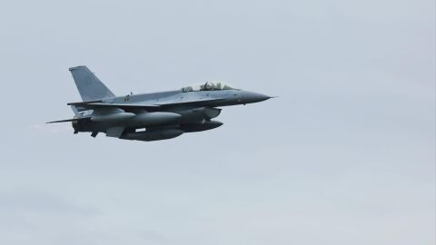 Последните два български бойни самолета F-16 пристигнаха в Граф Игнатиево