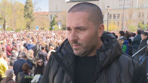 Бащата на Сияна влиза в политиката 