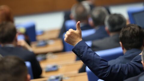 Депутатите приеха окончателно удължителния закон за бюджета