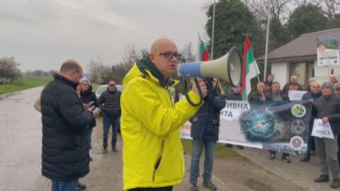Служителите на Агенцията за борба с градушките на протест за по-високи заплати