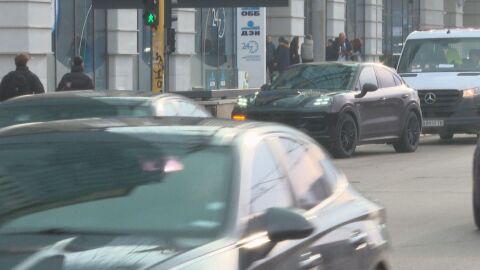 За по-безопасно пътуване: Предлагат максималната скорост на новите коли да бъде ограничена