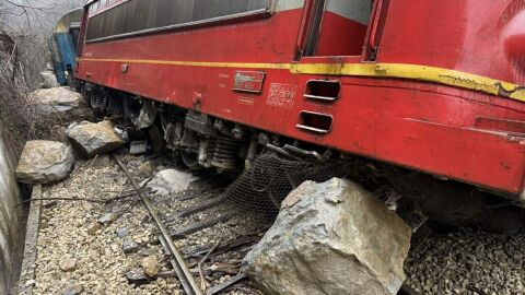 Има пострадали пътници при тежкия инцидент с влак между гарите Царева ливада и Трявна