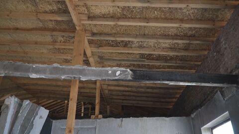 Година след пожара в гимназията по изкуства в Трявна децата учат сред течове и влага