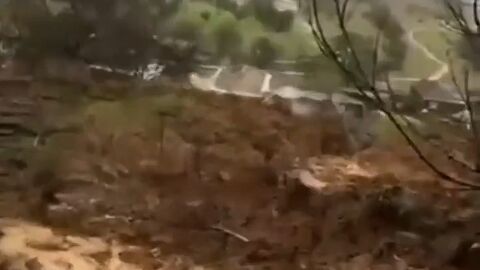 Заради наводнения: Свлачище отнесе къща и уби човек в Дагестан (ВИДЕО)