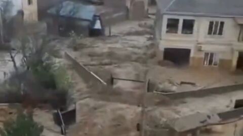 4000 евакуирани в Русия: Наводнения отнеха живота на трима, сред тях и дете