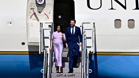 "Нова златна ера в отношенията": Джей Ди Ванс пристигна в Унгария (ВИДЕО И СНИМКИ)