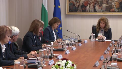 Властта алармира за външна намеса в изборите