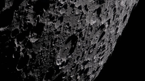 Екипажът на Artemis II видял рядко явление - разбиване на метеорити на лунната повърхност