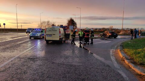 Катафалка с покойник се вряза в кола на изхода на Русе (СНИМКИ)