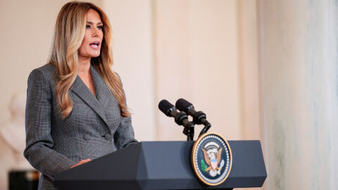 Мелания за твърденията, че Епстийн я е запознал с Доналд Тръмп: Злобни опити за опетняване на репутацията ми  